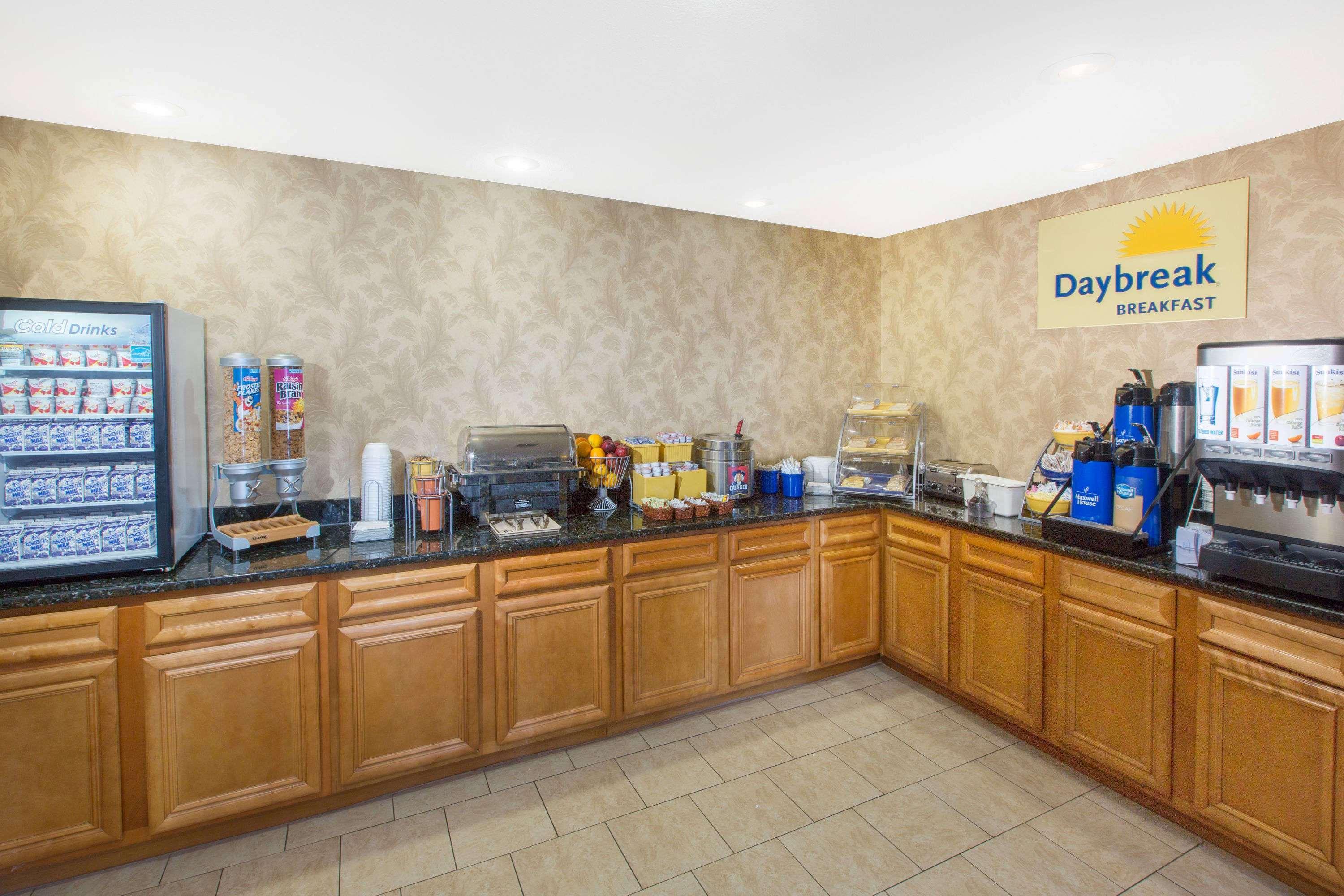Days Inn By Wyndham Lonoke Buitenkant foto