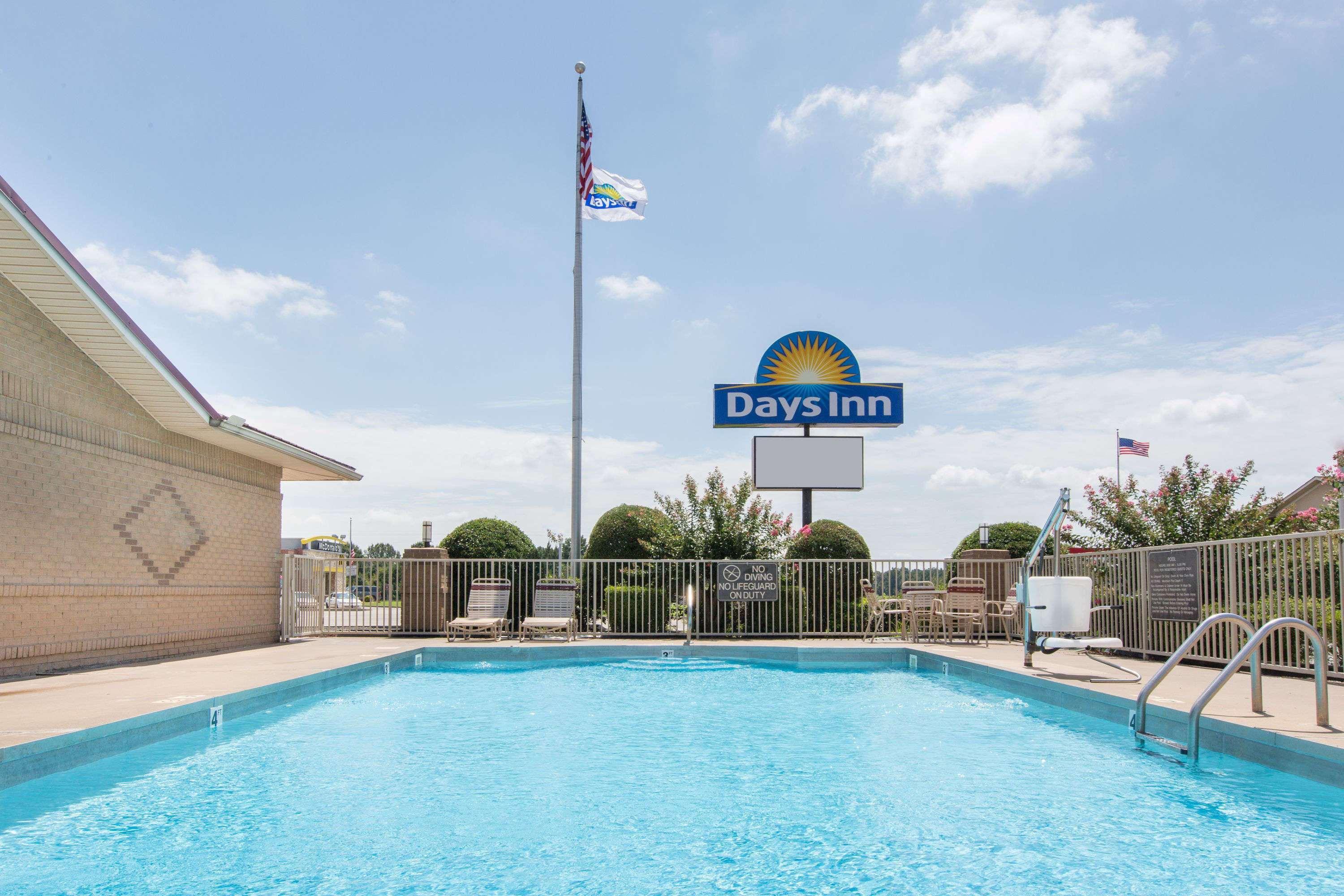 Days Inn By Wyndham Lonoke Buitenkant foto