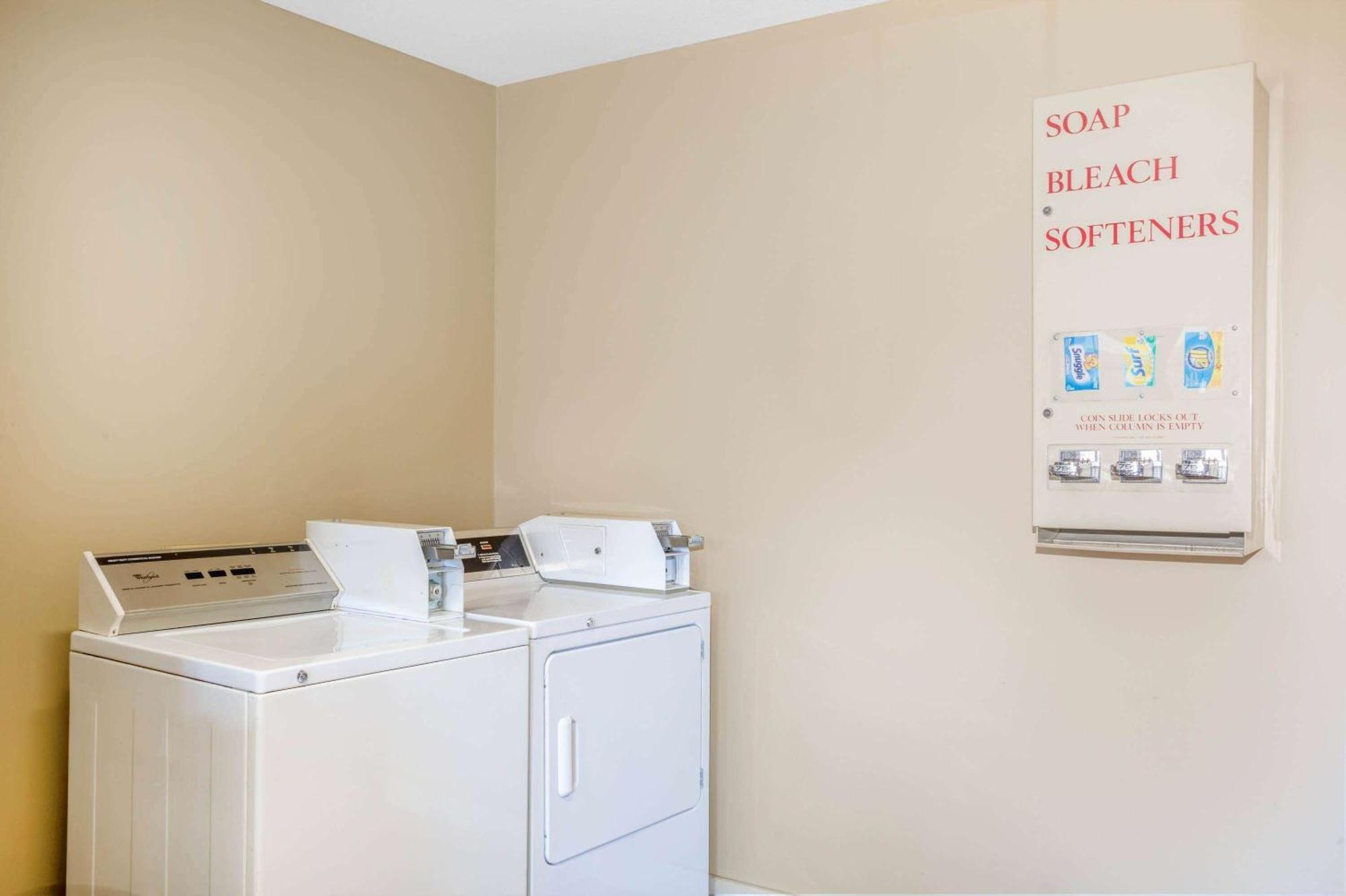 Days Inn By Wyndham Lonoke Buitenkant foto