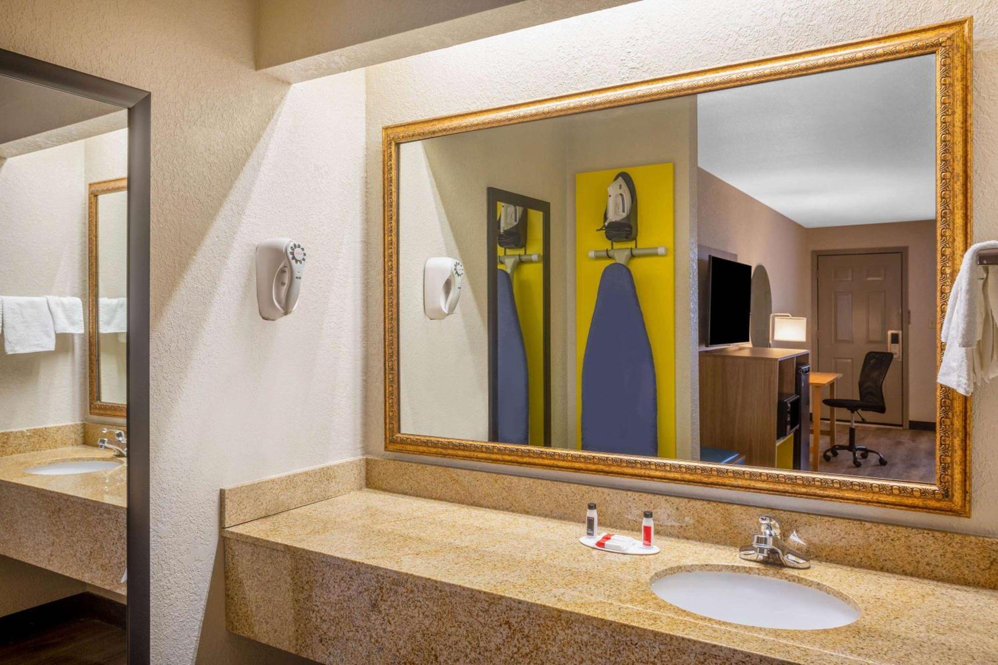Days Inn By Wyndham Lonoke Buitenkant foto